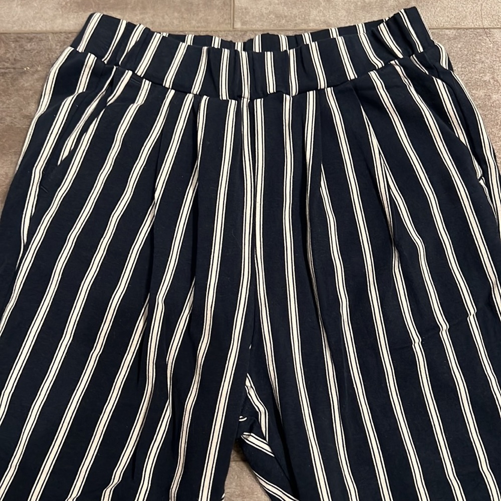 Uniqlo girls cropped pants